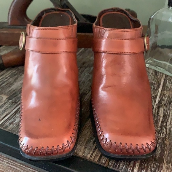 VS Chestnut Leather Block Heel Mules - Picture 5 of 16